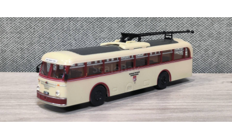 Троллейбус Henschel ÜH III’s бежево-красный, масштабная модель, Grell, scale87
