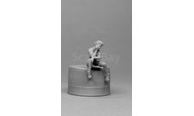 Девушка сидит 1:43 АМформа 0045, фигурка, scale43