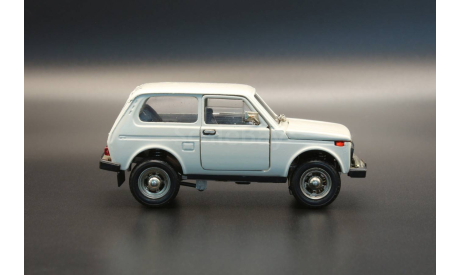 ВАЗ 2121 Нива бело-серая Саратов, масштабная модель, Агат/Моссар/Тантал, 1:43, 1/43