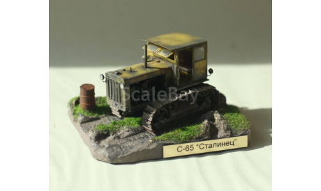 Сталинец С-65 трактор с подставкой,  следы эксплуатации, мастерская Model Stroy. Везеринг, подставка - мастер Роман Ткачук, масштабная модель трактора, scale43