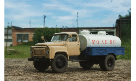 АЦПТ-3,3 «Молоко» на базе ГАЗ 53А 1970. DIP models, масштабная модель, scale43