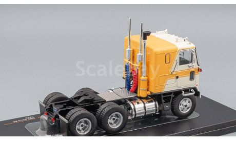 GMC Astro 95 towing vehicle (1970), ochre-yellow creme    IXO, масштабная модель, scale43