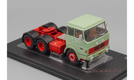 HENSCHEL HS 19 towing vehicle (1966), light green/red    IXO, масштабная модель, scale43