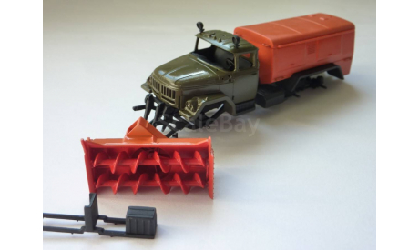 Сборная модель  Шнекороторный снегоочиститель ДЭ-210 (131)  AVD Models KIT, масштабная модель, scale72, ЗИЛ