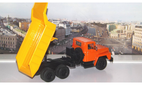 Легендарные грузовики СССР №58, КрАЗ-251Б  MODIMIO, масштабная модель, scale43