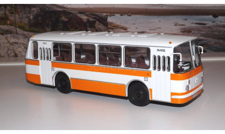 ЛАЗ 695Н бело-оранжевый ( без надписей !!! ) СОВА, масштабная модель, 1:43, 1/43, Советский Автобус