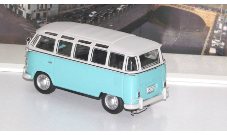 VOLKSWAGEN Samba Bus, бело-голубой    Cararama (Hongwell), масштабная модель, scale43