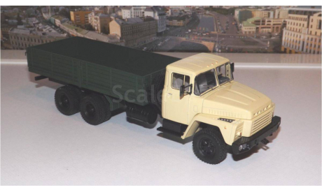 КРАЗ 250 бортовой (1977-1989), бежевый / зеленый НАП, масштабная модель, scale43, Наш Автопром