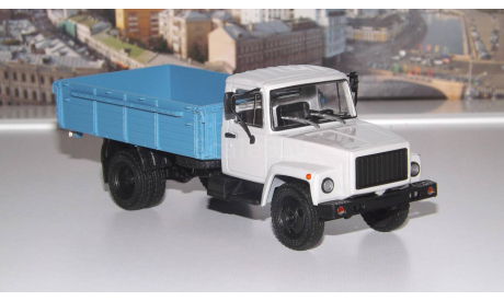 3307 (двигатель ЗМЗ-513) дерев. борт (серый-голубой)  АИСТ, масштабная модель, scale43, Автоистория (АИСТ), ГАЗ