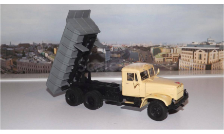 КРАЗ 256Б1 самосвал (1987-1995), бежевый / серый    НАП, масштабная модель, scale43, Наш Автопром