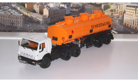 КАМАЗ-54112 с полуприцепом НЕФАЗ-96742  ПАО КАМАЗ, масштабная модель, scale43