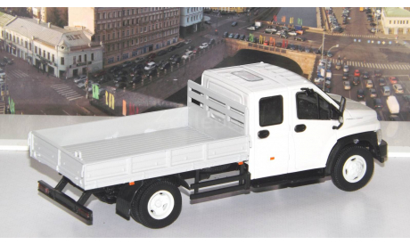 ГАЗон C42R33 бортовой, белый / серый  НАП, масштабная модель, Наш Автопром, scale43