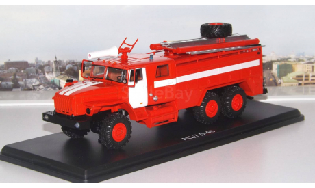 АЦ-7,5-40 ( Урал 4320) с белыми полосами  SSM, масштабная модель, scale43, Start Scale Models (SSM)