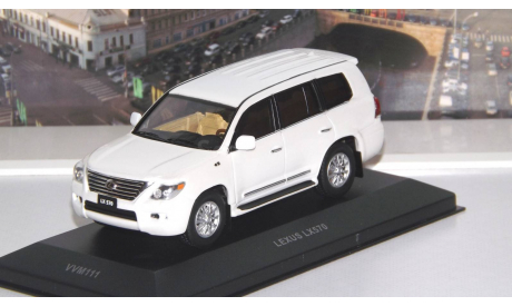 LEXUS LX570 (2010), white    V.V.M / V.M.M., масштабная модель, scale43