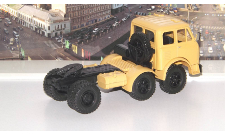 Легендарные грузовики СССР №29, МАЗ-520  MODIMIO, масштабная модель, scale43
