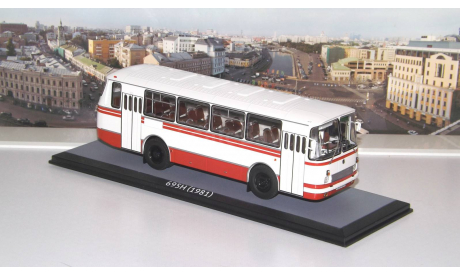 ЛАЗ 695Н бело-красный   ClassicBus, масштабная модель, scale43