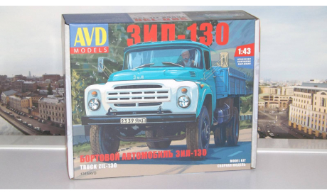 Сборная модель ЗИЛ-130 бортовой  AVD Models KIT, масштабная модель, 1:43, 1/43, Автомобиль в деталях (by SSM)