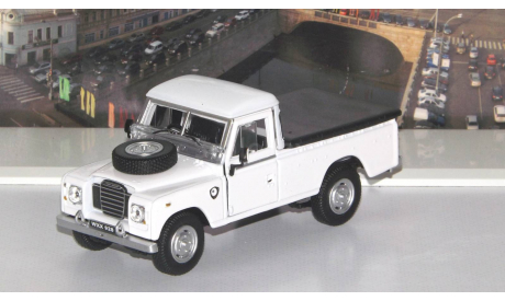 LAND ROVER Series 109 Pickup, white     Cararama (Hongwell), масштабная модель, scale43