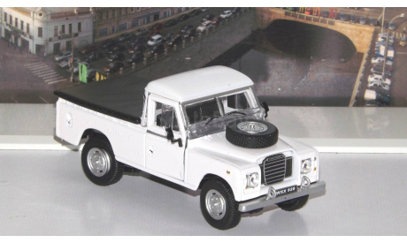 LAND ROVER Series 109 Pickup, white     Cararama (Hongwell), масштабная модель, scale43
