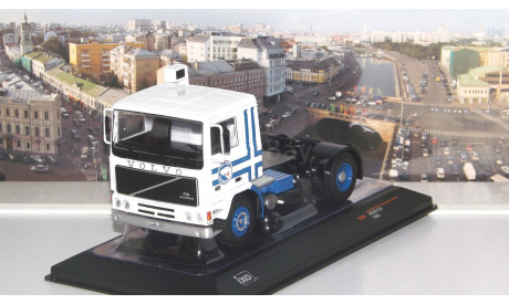 VOLVO F10 ’Polar Express’ 1983 White/Blue   IXO, масштабная модель, scale43