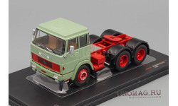 HENSCHEL HS 19 towing vehicle (1966), light green/red    IXO