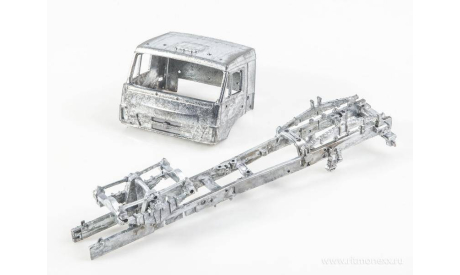 Сборная модель КАМАЗ-65225 (рестайлинг) седельный тягач    AVD Models KIT, масштабная модель, scale43