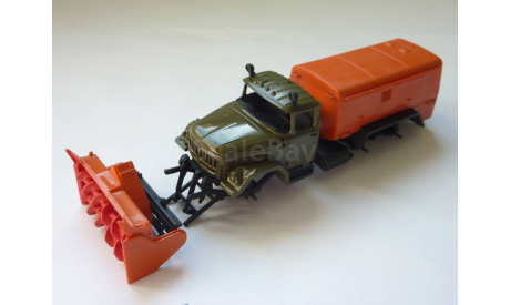 Сборная модель  Шнекороторный снегоочиститель ДЭ-210 (131)  AVD Models KIT, масштабная модель, scale72, ЗИЛ