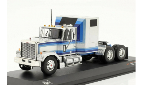 GMC General year (1980) silver / blue  IXO, масштабная модель, scale43
