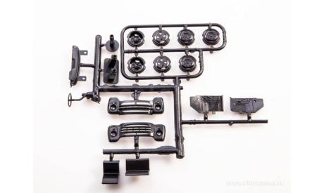 Сборная модель ЗИЛ-130В1 с полуприцепом ТЦ-4    AVD Models KIT, масштабная модель, scale43