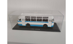 Лаз 695е