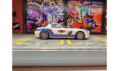 TimeMicro Mercedes SLS Martini (с фигуркой), масштабная модель, Mercedes-Benz, scale64