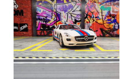 TimeMicro Mercedes SLS Martini (с фигуркой), масштабная модель, Mercedes-Benz, scale64