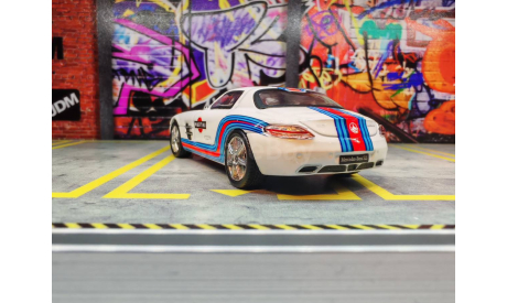 TimeMicro Mercedes SLS Martini (с фигуркой), масштабная модель, Mercedes-Benz, scale64