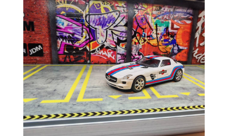 TimeMicro Mercedes SLS Martini (с фигуркой), масштабная модель, Mercedes-Benz, scale64