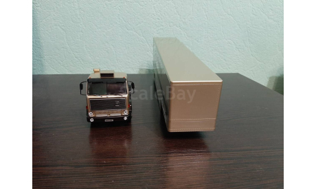 Volvo F89 Race Car Transporter 1980  Warsteiner  Arrows, масштабная модель, IXO грузовики (серии TRU), 1:43, 1/43