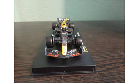 Red Bull RB18 #11 2022 Sergio Perez, масштабная модель, Burago Signature, 1:43, 1/43