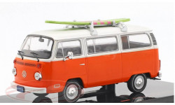 Volkswagen T2 Bus + Surfboard
