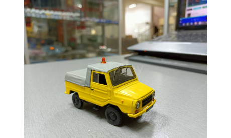 коллекционная модель ЛУАЗ-2403 автомобиль на службе 1-43, масштабная модель, Автомобиль на службе, журнал от Deagostini, 1:43, 1/43