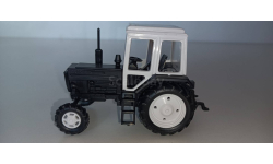 Трактор МТЗ-82 (пластмасса, черный с бел.кабиной)  1:43 160007 А