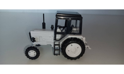 Трактор МТЗ-82 (пластик, белый с чер.кабин)  1:43 160005 А