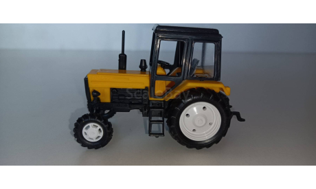 Трактор МТЗ-82 пластик 2х цветный(жёлто-черный)  1:43 160053 А, масштабная модель трактора, scale43
