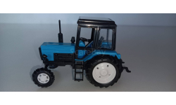 Трактор МТЗ-82 пластик 2х цветный(голубой-черный)  1:43 160049 А