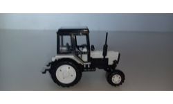 Трактор МТЗ-82 пластик 2х цветный(бело-черный) 1:43 160055 А