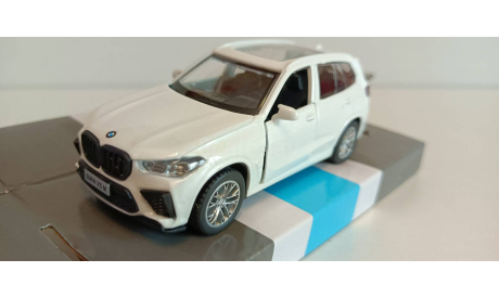BMW X5M, белый, инерция, откр. двери, 1-43 автопанорама JB1251562, масштабная модель, 1:43, 1/43