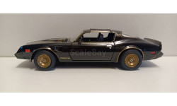 PONTIAC Firebird Trans Am Turbo 4.9L 1980 Starlight Black/Golden Eagle Hood 1-43 GREENLIGHT 84037