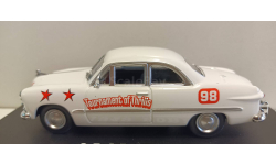 FORD ’Tournament of Thrills Thrill Show Car’ 1949 1-43 GREENLIGHT 86352