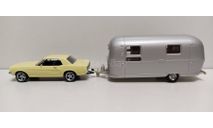 FORD Mustang 1968 Yellow + кемпер-трейлер Airstream Caravan 1-43 NOREV 270581, масштабная модель, scale43