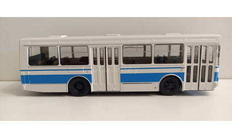 автобус ЛАЗ-4202 1-43 Советский Автобус 900346, масштабная модель, 1:43, 1/43