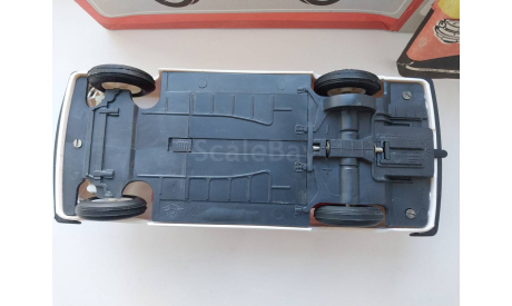 ЗАЗ 968М ЭЛЕКТРОМЕХАНИЧЕСКАЯ ИГРУШКА, масштабная модель, 1:18, 1/18