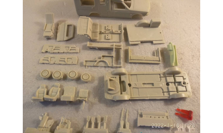 кит Москвич 2335 скорая помощь вар. 2, сборная модель автомобиля, 1:43, 1/43